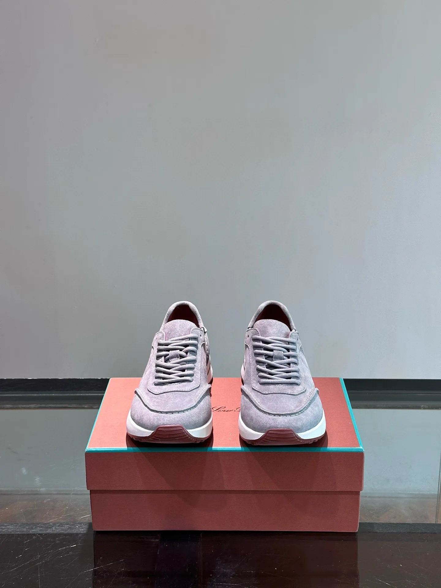 Factory price: 540💰Loro men's shoes💰iana niche Loro classic jogging shoes, men's lace-up casual shoes and sneakers, high-quality lightweight and comfortable fabrics, suitable for outdoor leisure, the color scheme is young and energetic, and it looks great with sportswear or casual suits! Size: 39-46 (customized sizes of 45 and 46 are non-refundable)